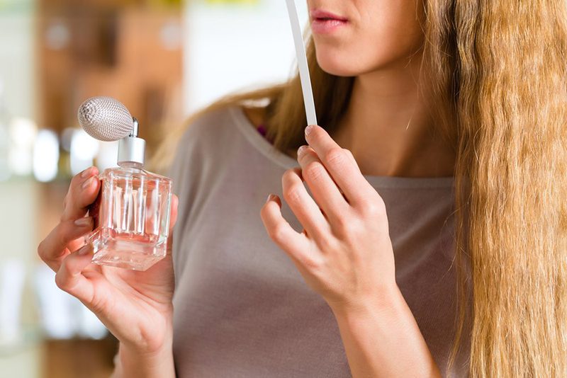 Là phụ nữ hiện đại, hãy thay đổi mùi hương khi bạn thấy cần thiết